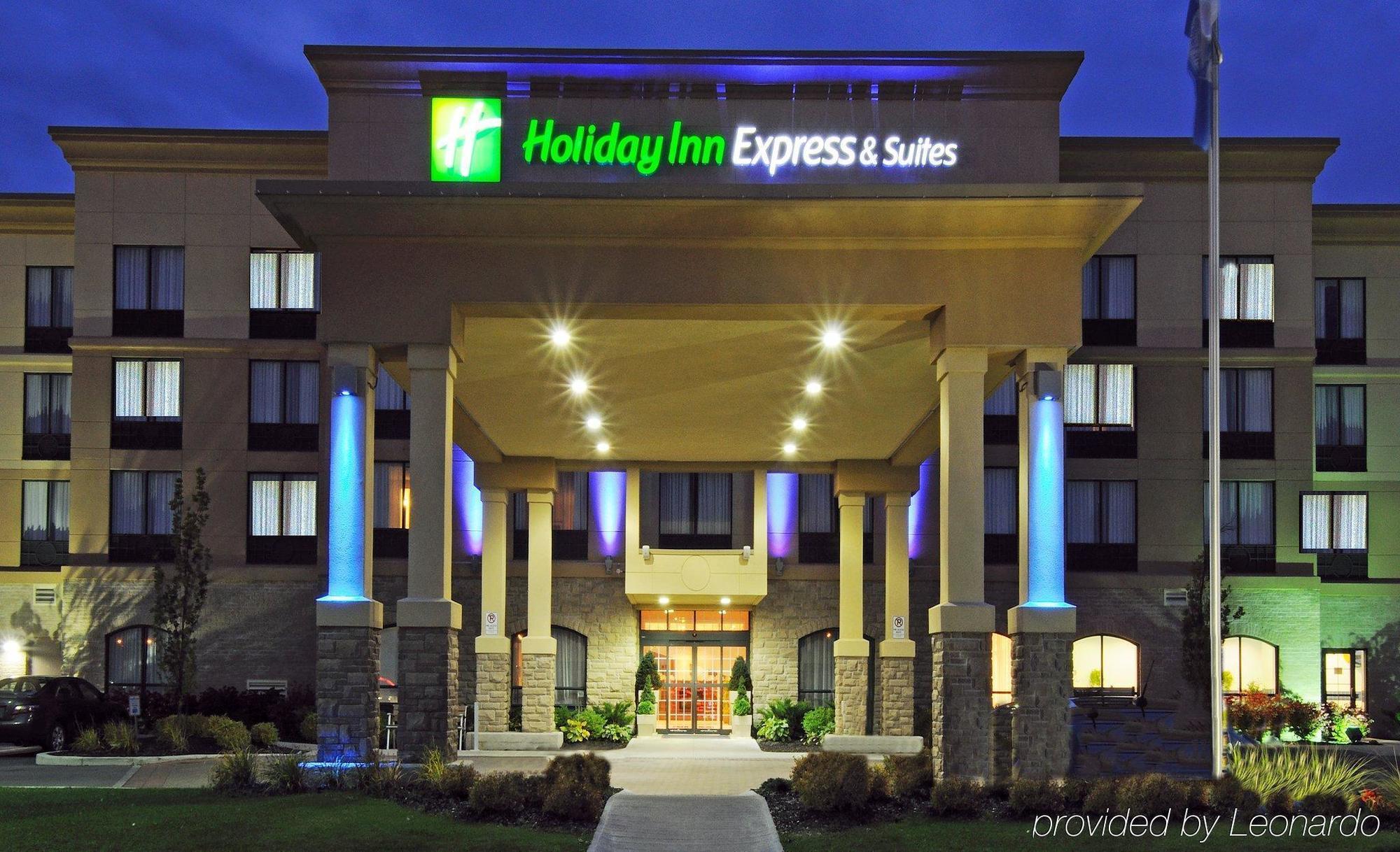 Holiday Inn Express & Suites - Belleville By Ihg Exterior photo