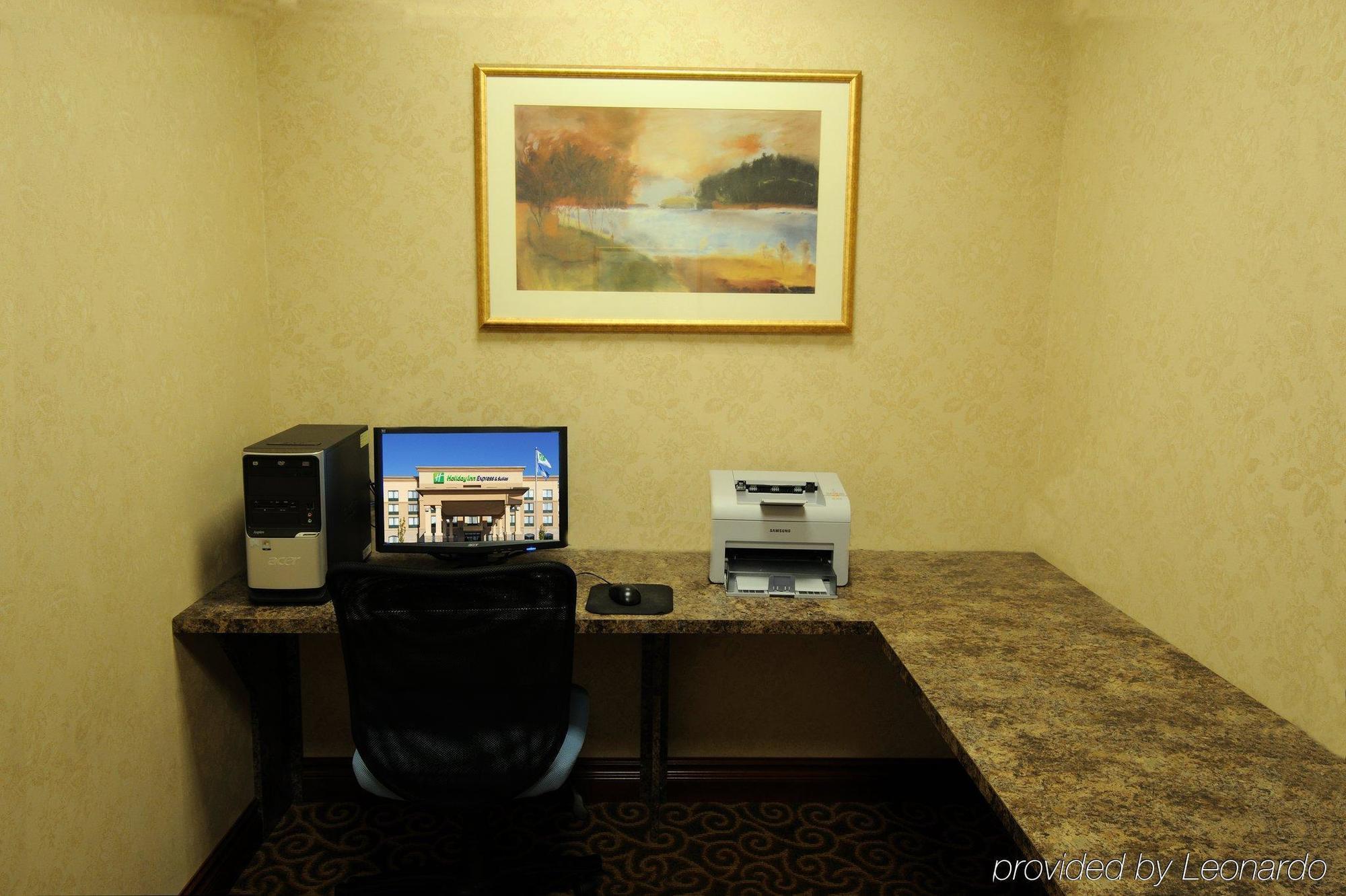 Holiday Inn Express & Suites - Belleville, An Ihg Hotel Facilities photo