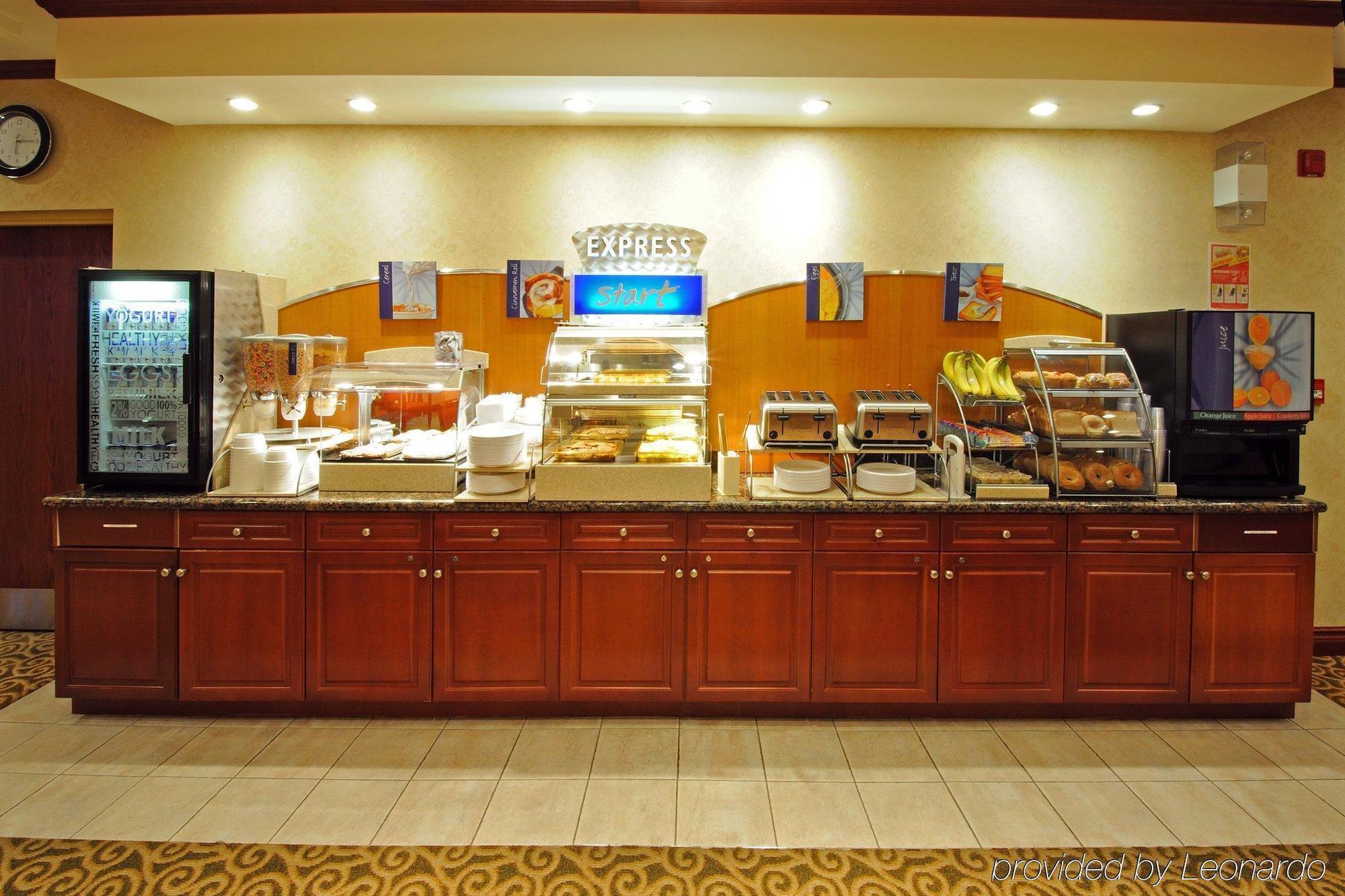 Holiday Inn Express & Suites - Belleville, An Ihg Hotel Restaurant photo