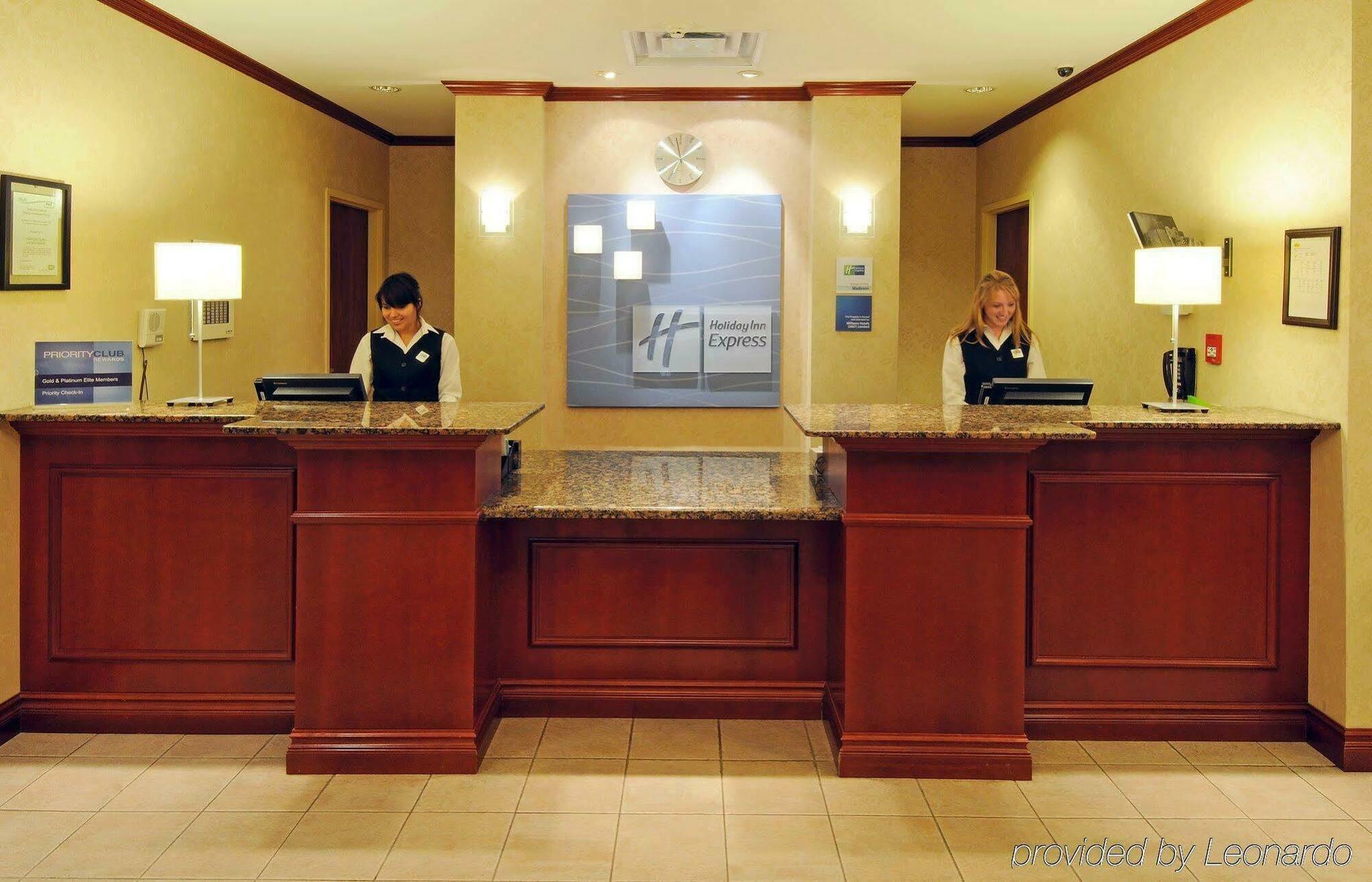 Holiday Inn Express & Suites - Belleville, An Ihg Hotel Interior photo